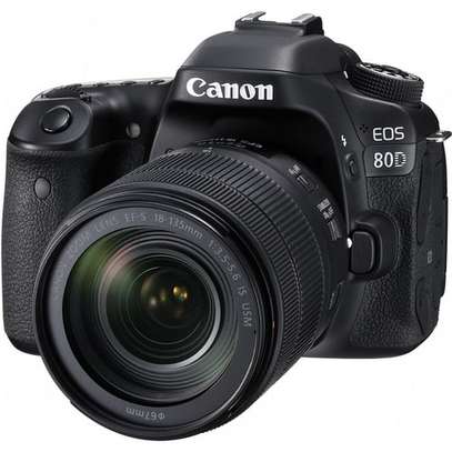 Canon EOS 80D DSLR Camera with 18-135mm Lens image 1
