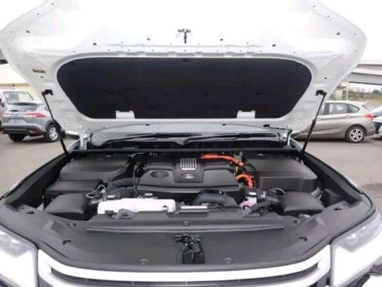 2025 Lexus LX 700h image 10