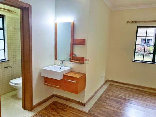 5 Bed Townhouse with En Suite in Kileleshwa image 12