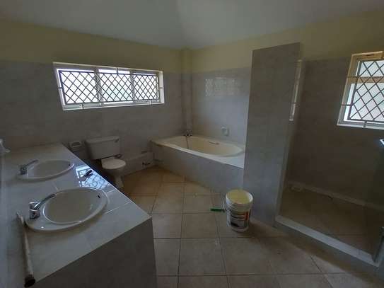 5 Bed House with En Suite at Runda image 7