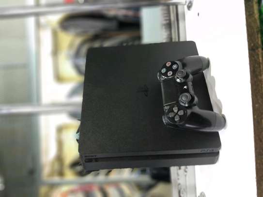 PlayStation 4 slim image 3