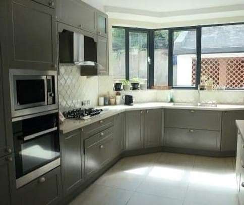 3 Bed House with En Suite at Hill View image 1