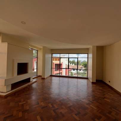 5 Bed Townhouse with En Suite in Lavington image 4