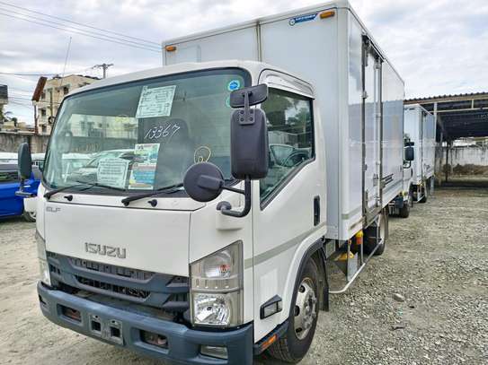 Isuzu ElF Truck image 6