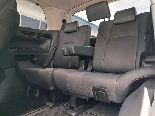 Toyota Alphard sunroof image 8