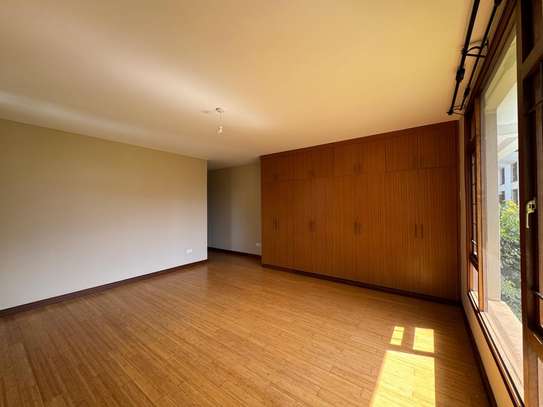 3 Bed Apartment with En Suite in Riverside image 13