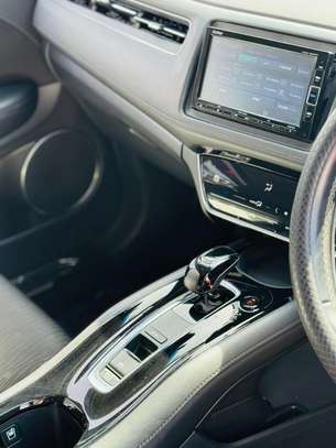 Honda vezel Hybrid white 2018 image 6