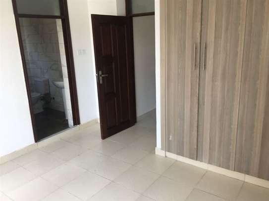2 Bed Apartment  in Kilimani image 8