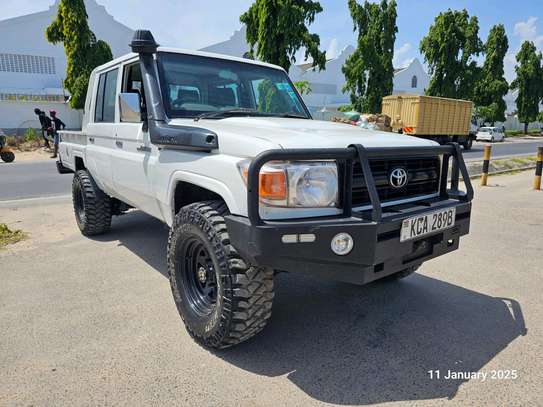 Toyota land Cruiser V8 Hard top Pick up 2014 image 9