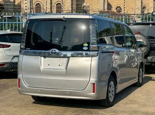 Toyota Voxy Silver Spacious Family Minivan image 8