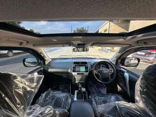 Toyota Land Cruiser 4x4 Dark Grey Off-Road SUV 2019 image 3