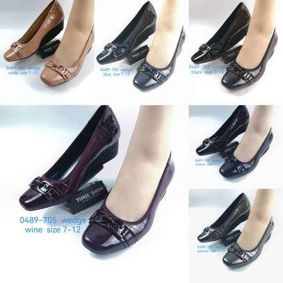 Comfortable ladies threeshow flat shoes image 4