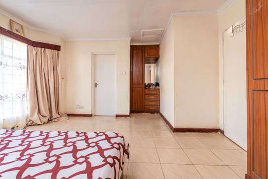 4 Bed House with En Suite in Langata image 11