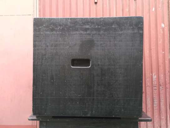 Bass speaker cabinet image 3