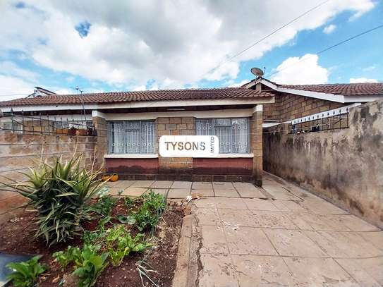 3 Bed House with En Suite in Donholm image 1