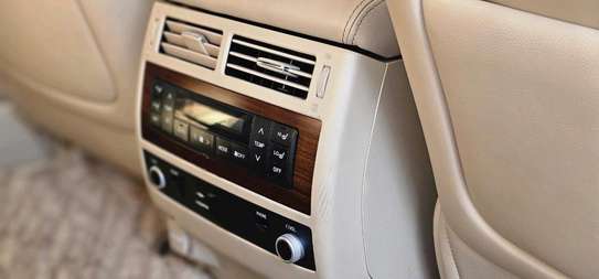Land cruise v8  petrol image 3