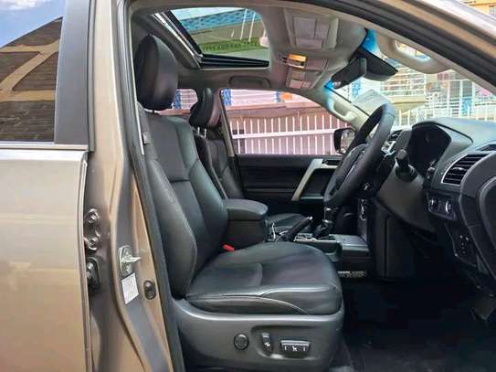 2023 Toyota land cruiser Prado VXL image 4