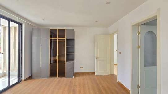 5 Bed House with En Suite in Lavington image 11