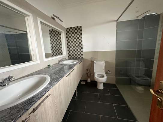 3 Bed Apartment with En Suite at Riverside image 30