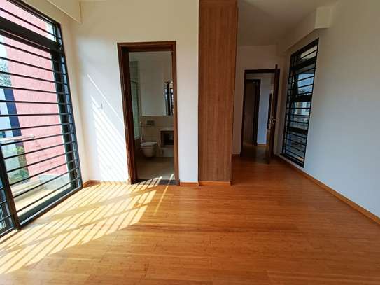 4 Bed House with En Suite in Garden Estate image 1