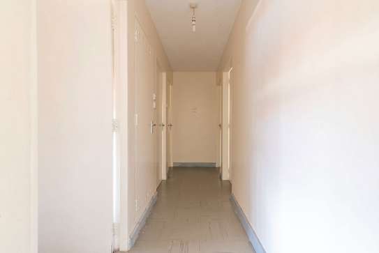 3 Bed Apartment with En Suite in Embakasi image 6
