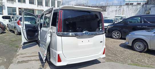 Toyota Noah Hybrid white WXB 2018 image 14