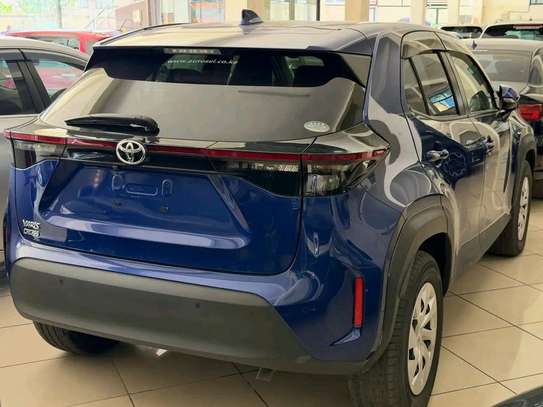 Toyota yaris  cross image 6