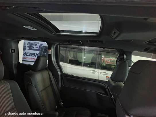 Toyota NOAH wxb sunroof image 7