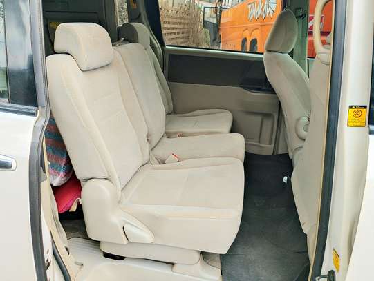 TOYOTA NOAH SECOND EDITION 2010 MODEL image 9