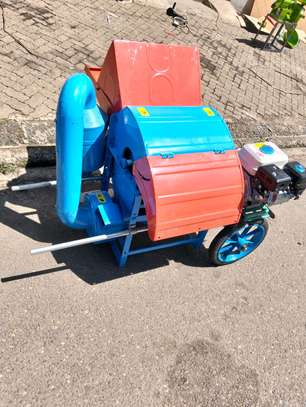 Multifunctional grain thresher powered by 7.5hp engine image 3