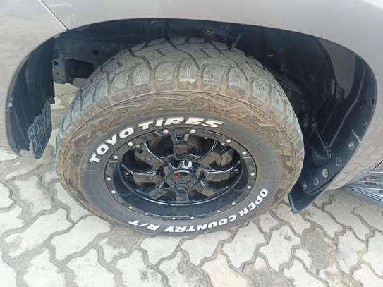 Toyota land Cruiser Prado TX Diesel engine 5 seater image 4