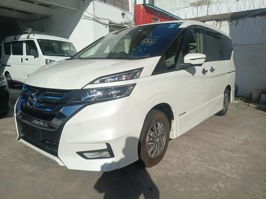 Nissan Serena empower image 2
