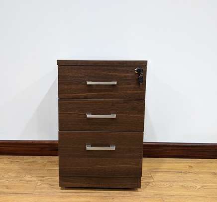 3-Drawer Mobile Pedestal in Dark Oak image 6