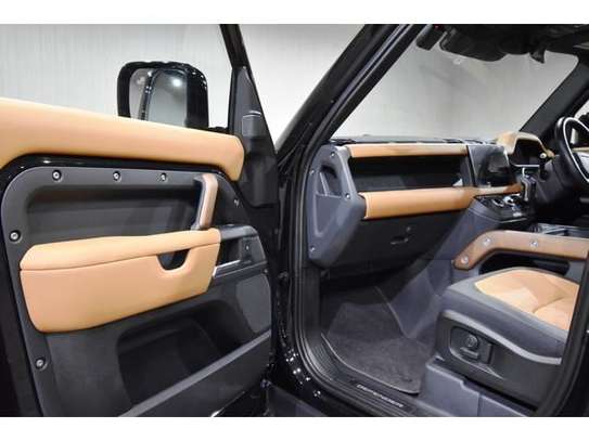 2022 LAND ROVER DEFENDER 110X D300 image 11