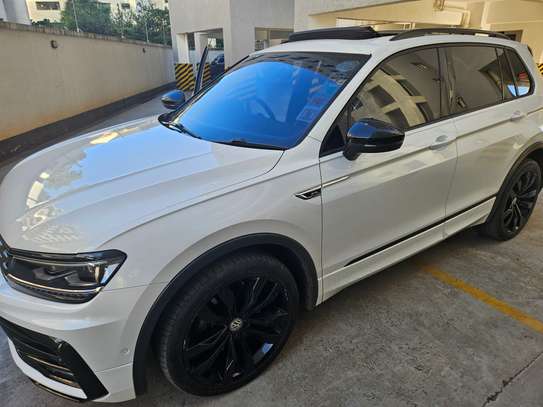 Sunroof Volkswagen Tiguan R-Line 4-Motion image 7