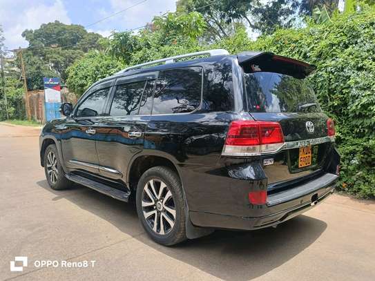 LAND CRUISER V8 VX PETROL image 5