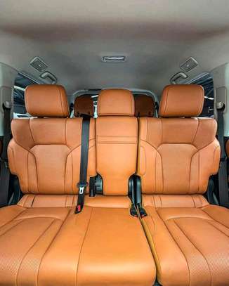 Lexus LX570 Grey 2018 image 11