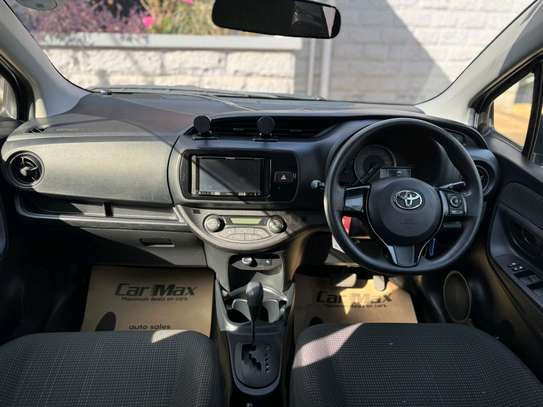 Toyota vitz image 11