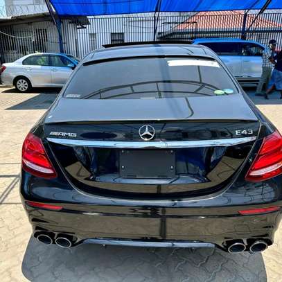 Mercedes Benz E250 black 2018 sunroof image 9
