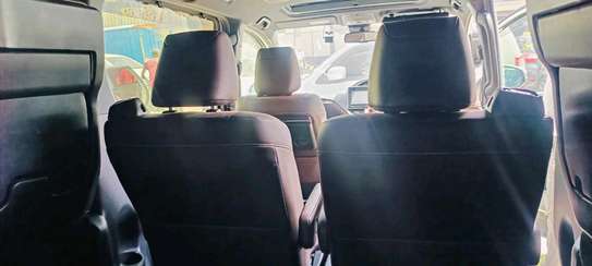 Toyota Esquire sunroof 2018 white image 10