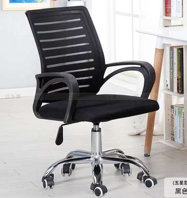 Office chair: Black Mid-Back mesh Office Seat image 3
