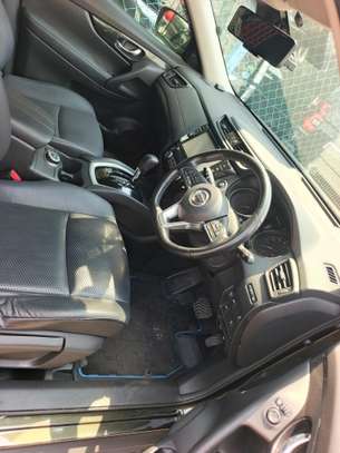 Nissan X-Trail hybrid image 4