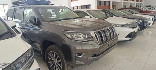 Toyota land Cruiser Prado TX petrol 2018 5 seater image 7