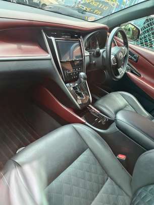 Toyota Harrier premium white sunroof 2018 4wd image 4