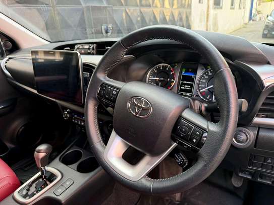 Hilux double cabin 2020 model image 7