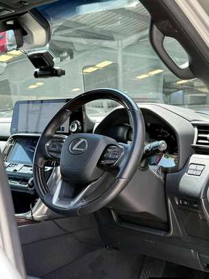 LEXUS LX500d 2022model image 8