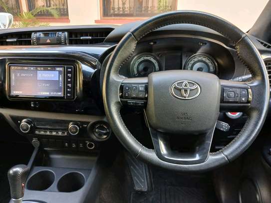 TOYOTA HILUX DOUBLE CABIN 2019MODEL image 9
