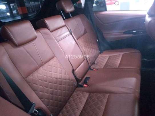 Toyota harrier 2019 image 2