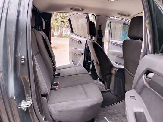 Isuzu Pickup Truck Black Durable Reliable image 10