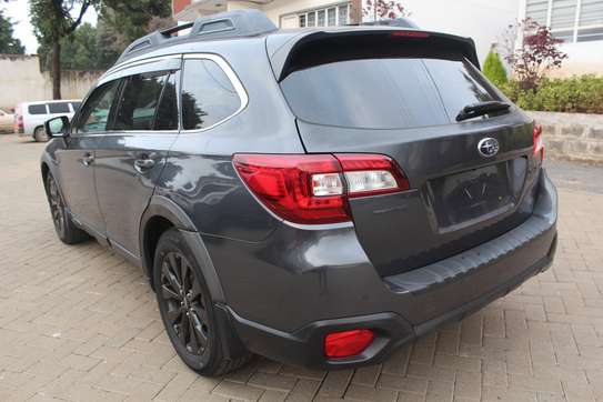 Subaru Outback 2019 Leather, Roof rails, 37,000 Kms image 4